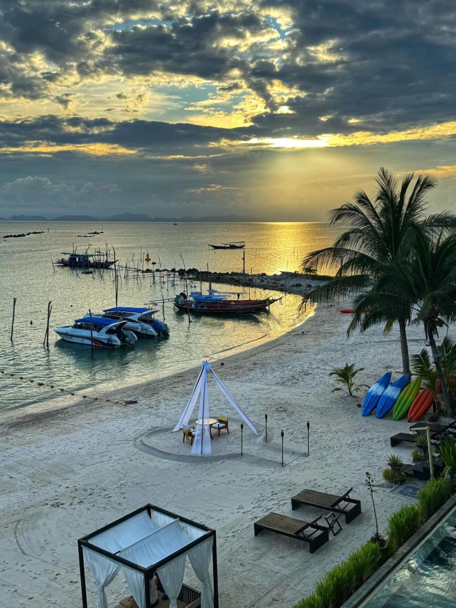 The Beach Samui Taling Ngam Beach Exterior foto